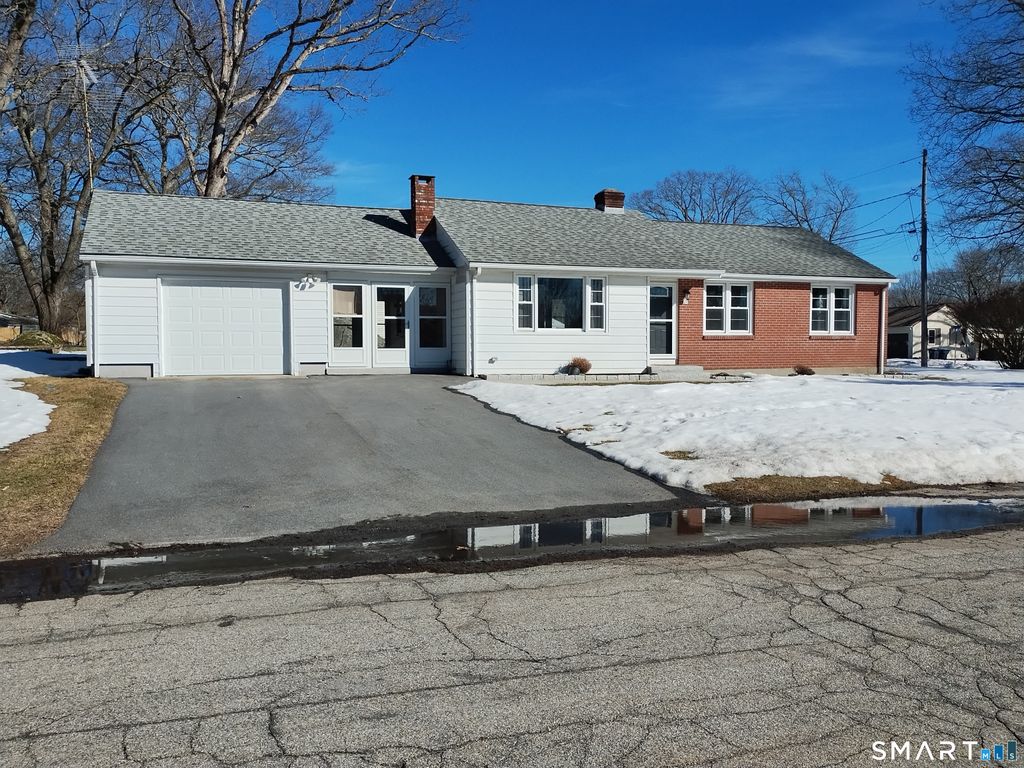 21 Emond Street, Putnam, CT 06260