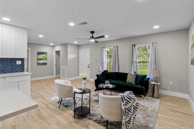 820 18th Avenue N, Texas City, TX 77590