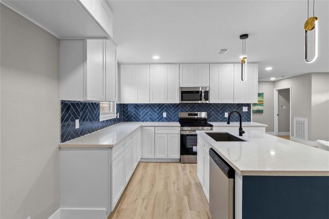 820 18th Avenue N, Texas City, TX 77590