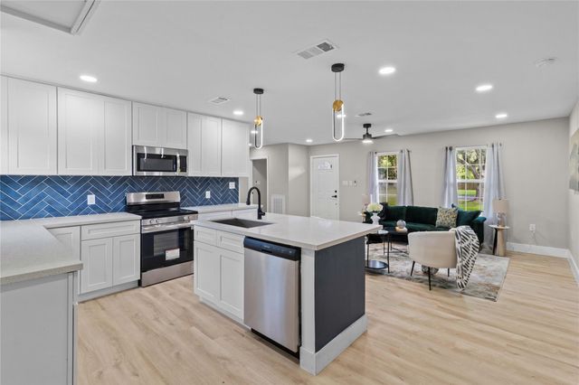 820 18th Avenue N, Texas City, TX 77590