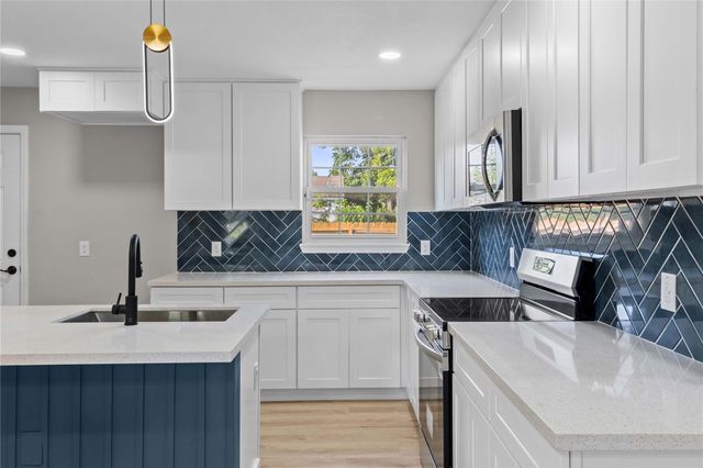 820 18th Avenue N, Texas City, TX 77590