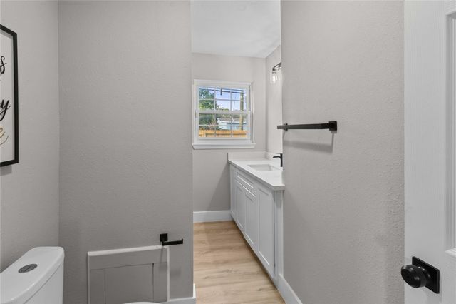 820 18th Avenue N, Texas City, TX 77590