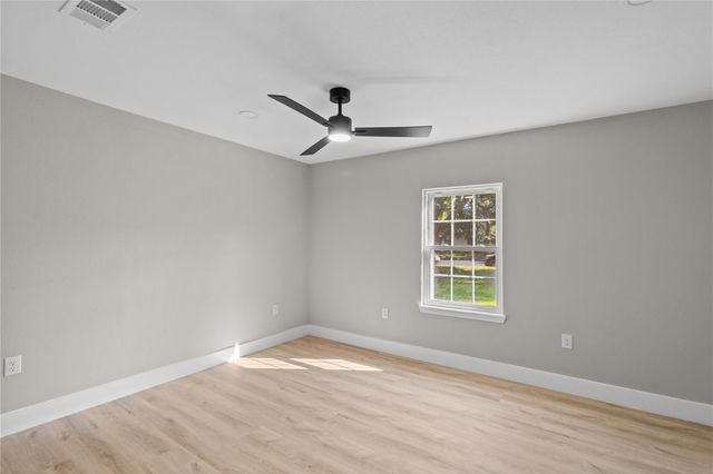 820 18th Avenue N, Texas City, TX 77590