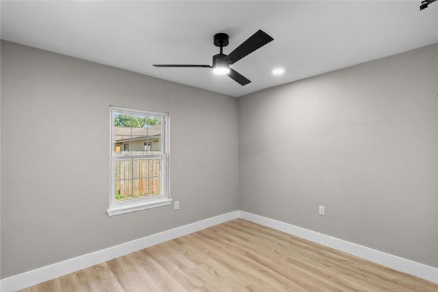 820 18th Avenue N, Texas City, TX 77590