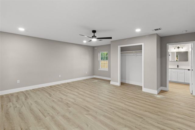 820 18th Avenue N, Texas City, TX 77590