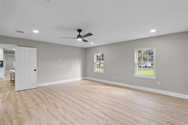 820 18th Avenue N, Texas City, TX 77590