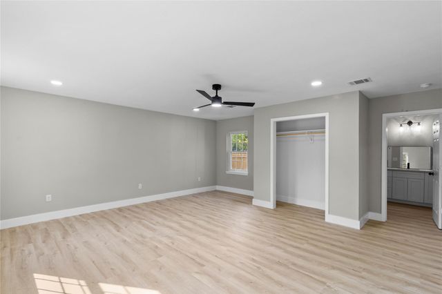 820 18th Avenue N, Texas City, TX 77590