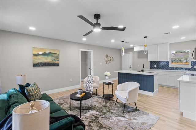 820 18th Avenue N, Texas City, TX 77590