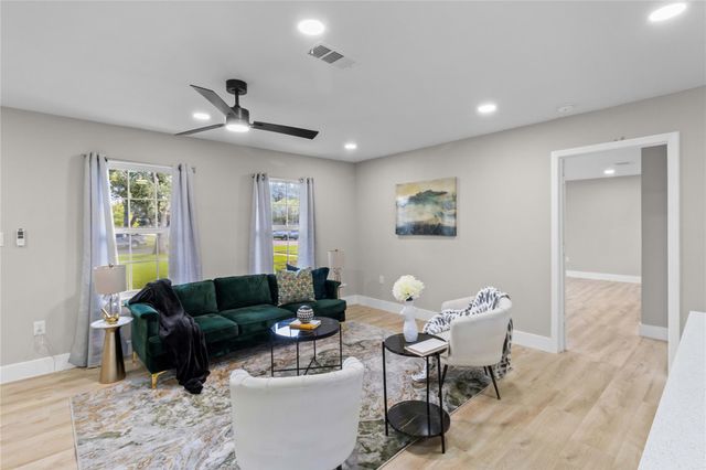 820 18th Avenue N, Texas City, TX 77590