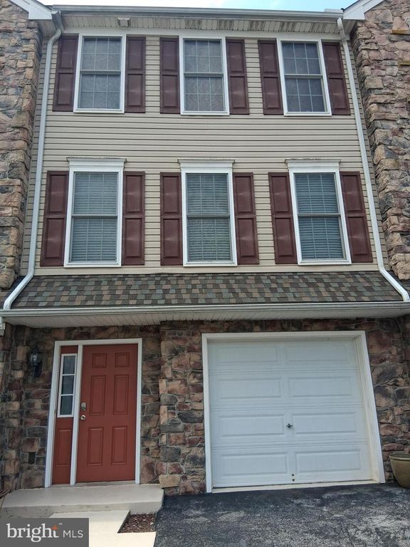 34 TAYLOR DR, York, PA 17404