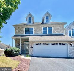 2820 OAKWOOD DR, Harrisburg, PA 17110