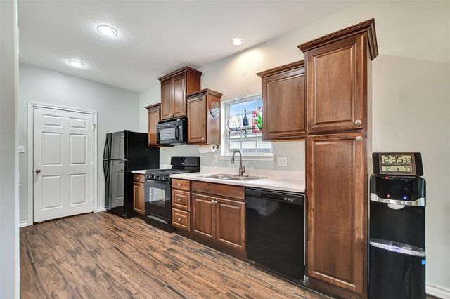 12511 Gulf Coast Dr, Willis, TX 77378