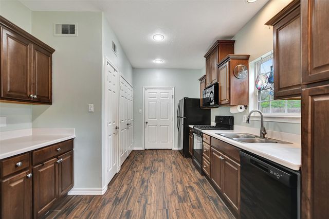 12511 Gulf Coast Dr, Willis, TX 77378