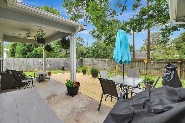 12511 Gulf Coast Dr, Willis, TX 77378