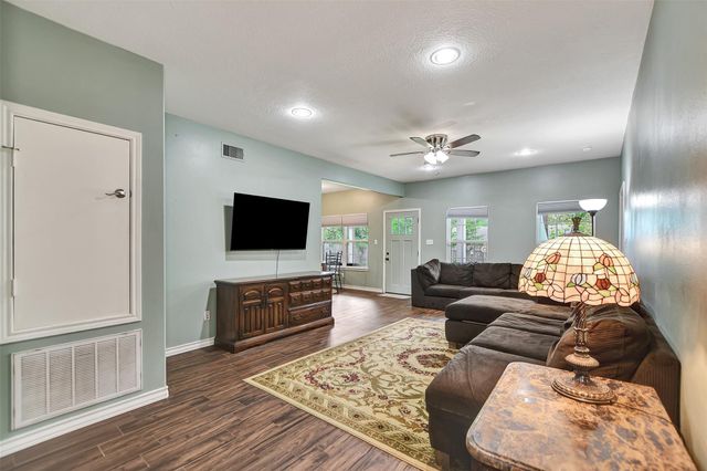 12511 Gulf Coast Dr, Willis, TX 77378