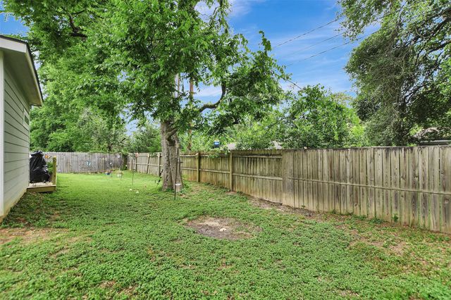 12511 Gulf Coast Dr, Willis, TX 77378