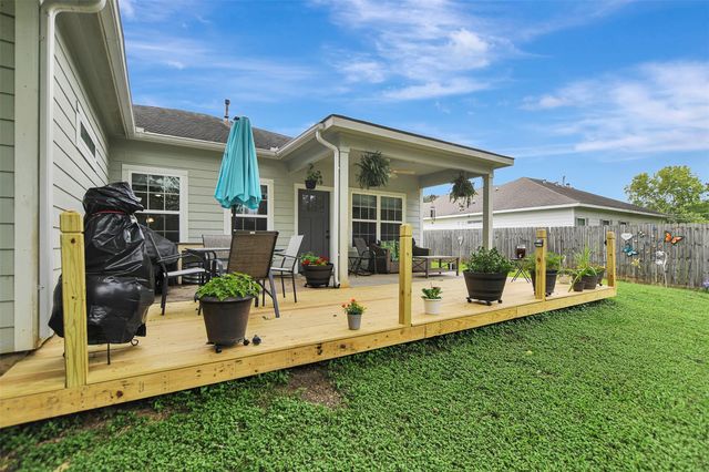 12511 Gulf Coast Dr, Willis, TX 77378