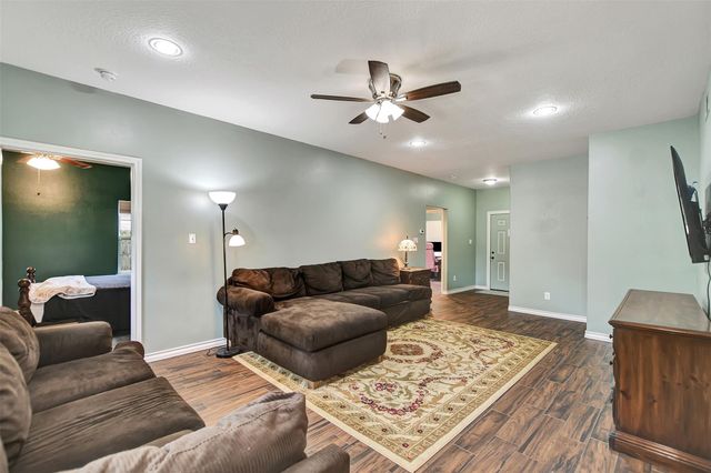 12511 Gulf Coast Dr, Willis, TX 77378