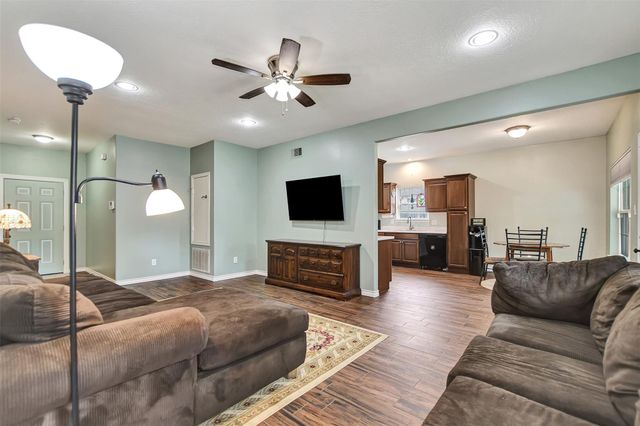 12511 Gulf Coast Dr, Willis, TX 77378