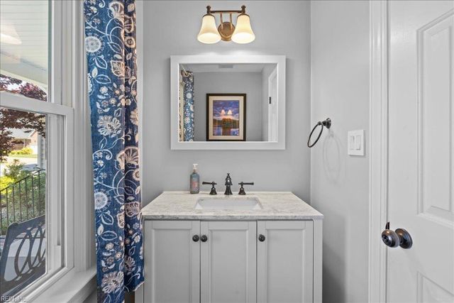 737 Sand Willow DR, Chesapeake, VA 23320