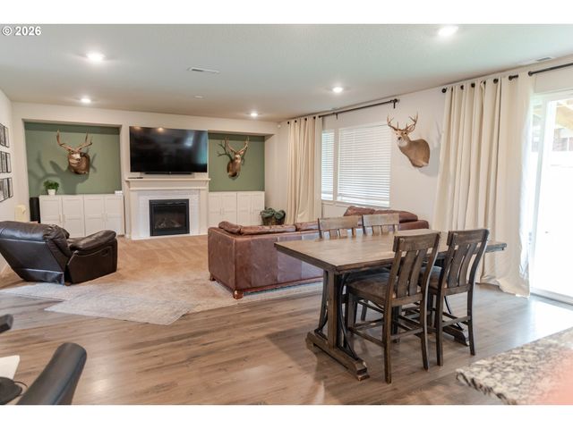 37413 COHO St, Sandy, OR 97055