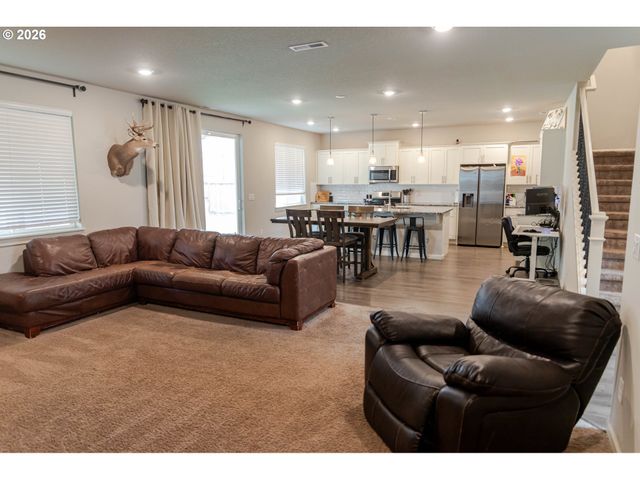 37413 COHO St, Sandy, OR 97055