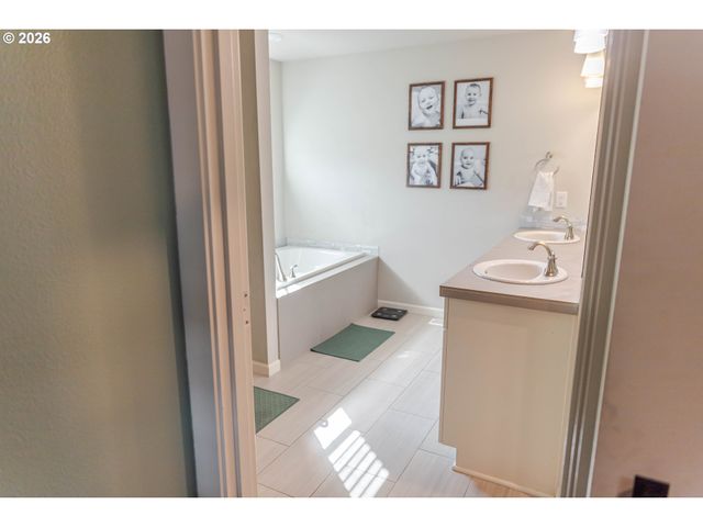 37413 COHO St, Sandy, OR 97055
