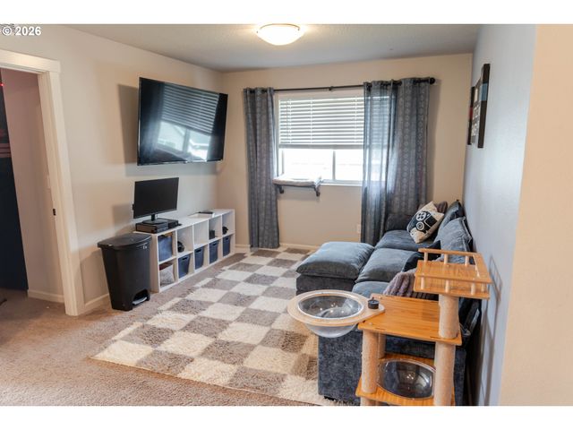 37413 COHO St, Sandy, OR 97055