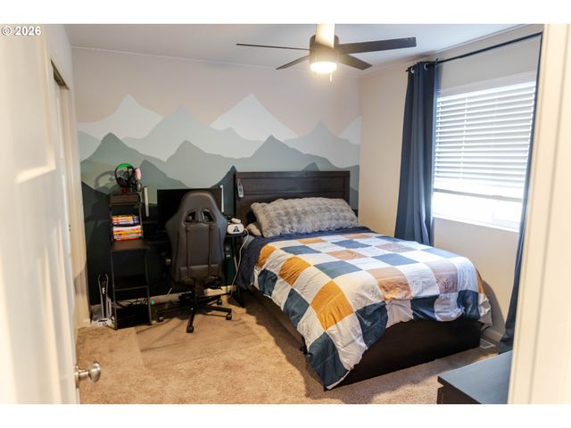 37413 COHO St, Sandy, OR 97055