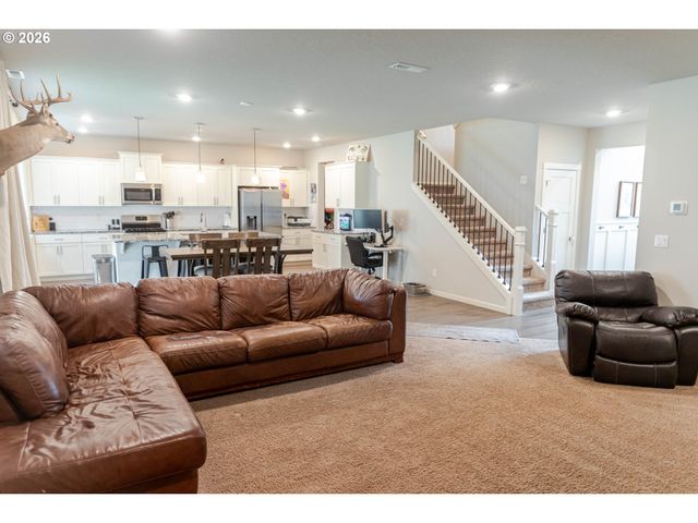 37413 COHO St, Sandy, OR 97055