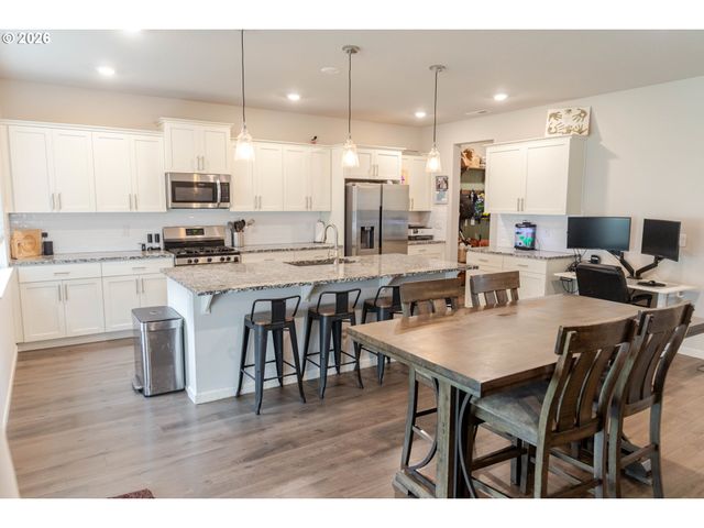 37413 COHO St, Sandy, OR 97055