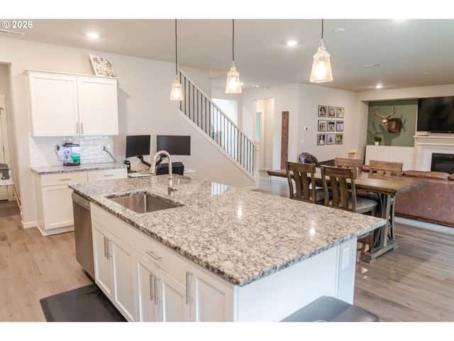 37413 COHO St, Sandy, OR 97055