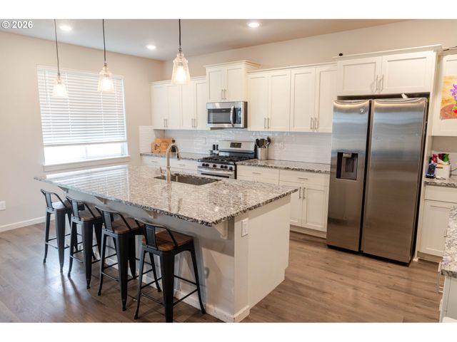 37413 COHO St, Sandy, OR 97055
