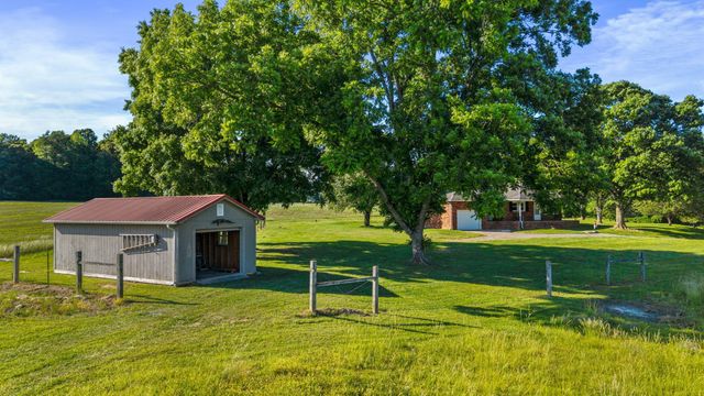 444 County Road 782, Etowah, TN 37331
