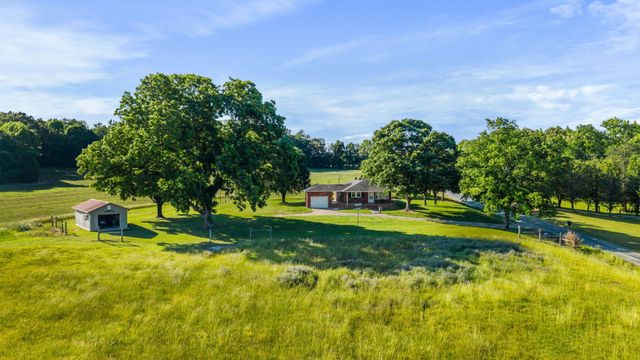 444 County Road 782, Etowah, TN 37331