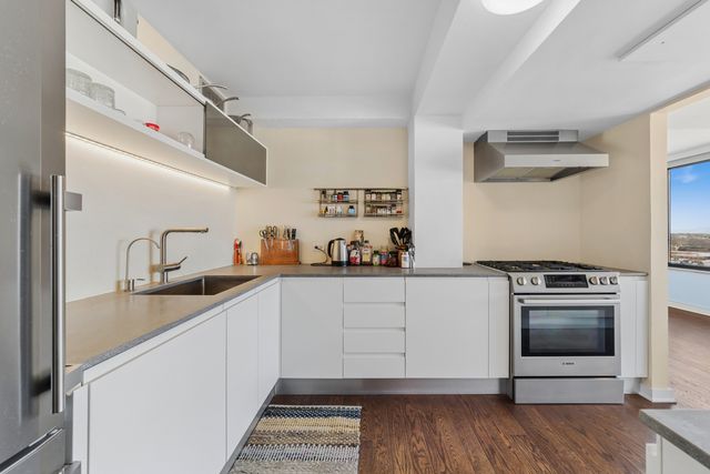 5801 N Sheridan Road 14A, Chicago, IL 60660