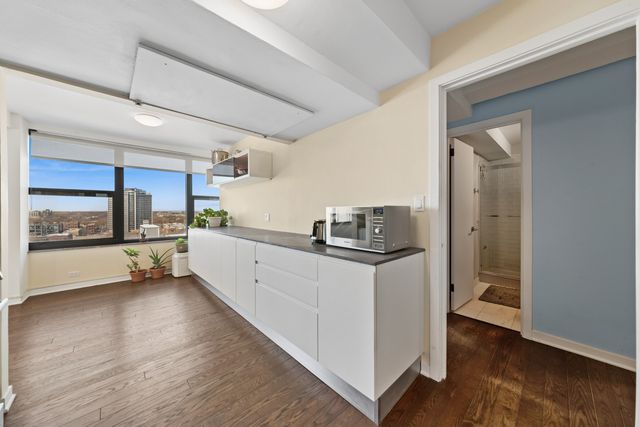 5801 N Sheridan Road 14A, Chicago, IL 60660