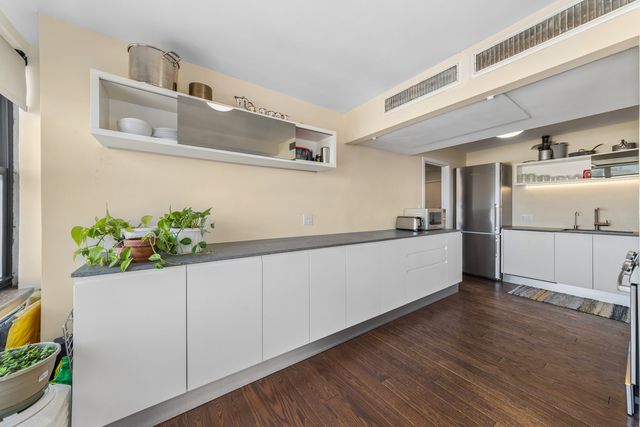 5801 N Sheridan Road 14A, Chicago, IL 60660