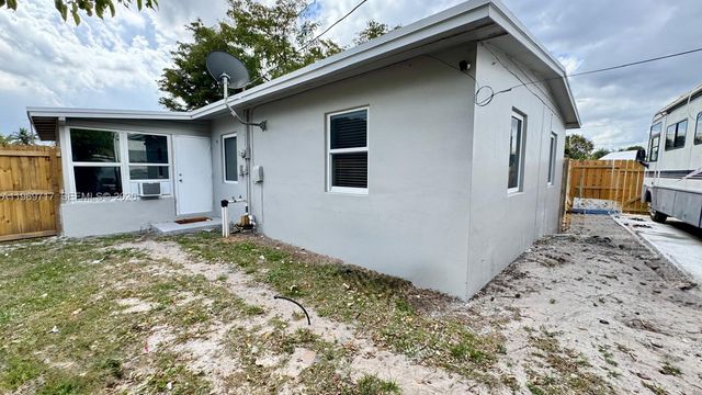 3481 NW 5th St, Lauderhill, FL 33311