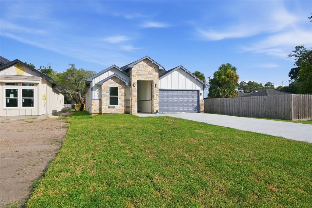 1041 S MCCAMPBELL, Aransas Pass, TX 78336 — photo 3