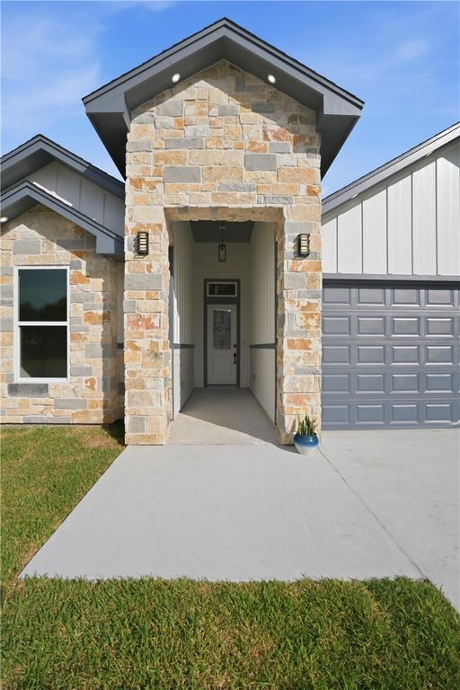 1041 S MCCAMPBELL, Aransas Pass, TX 78336 — photo 4