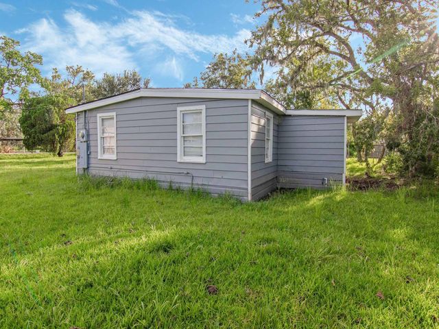 152 Walnut Drive, Richwood, TX 77531