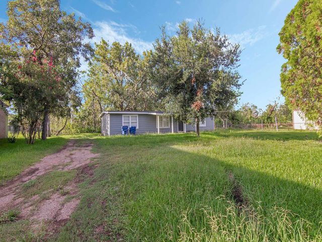 152 Walnut Drive, Richwood, TX 77531