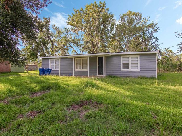 152 Walnut Drive, Richwood, TX 77531