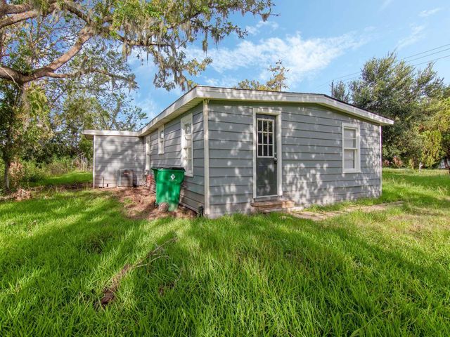152 Walnut Drive, Richwood, TX 77531