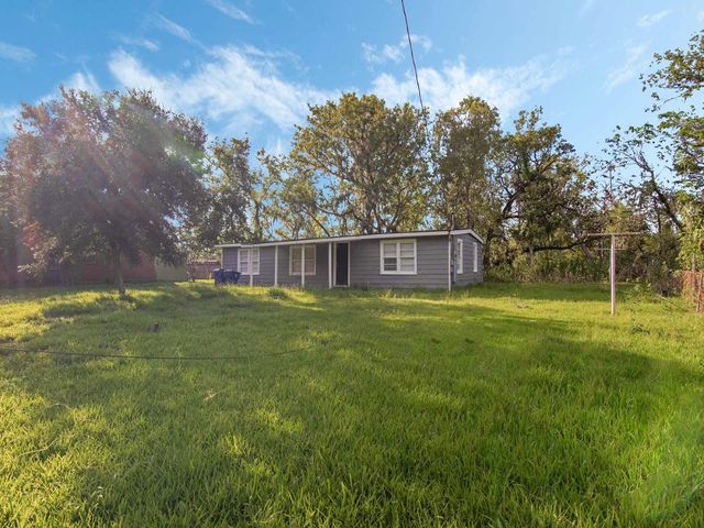 152 Walnut Drive, Richwood, TX 77531