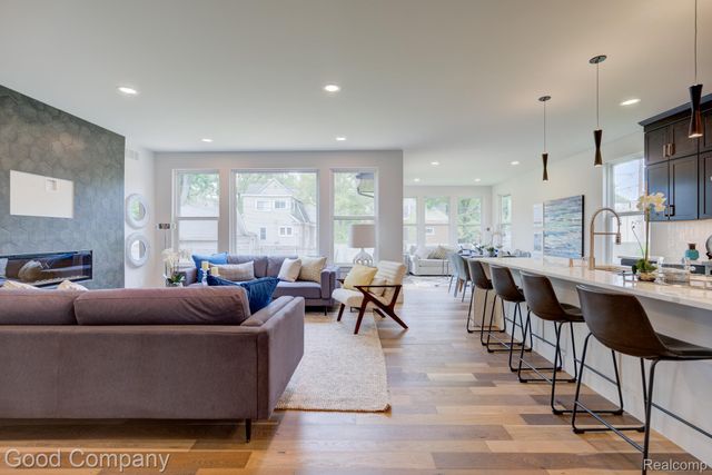 812 Irving Avenue, Royal Oak, MI 48067