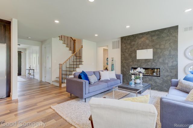 812 Irving Avenue, Royal Oak, MI 48067
