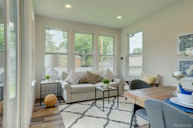 812 Irving Avenue, Royal Oak, MI 48067