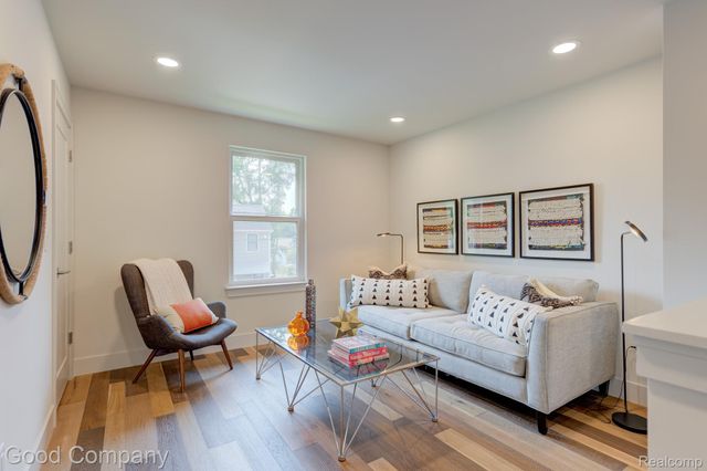812 Irving Avenue, Royal Oak, MI 48067